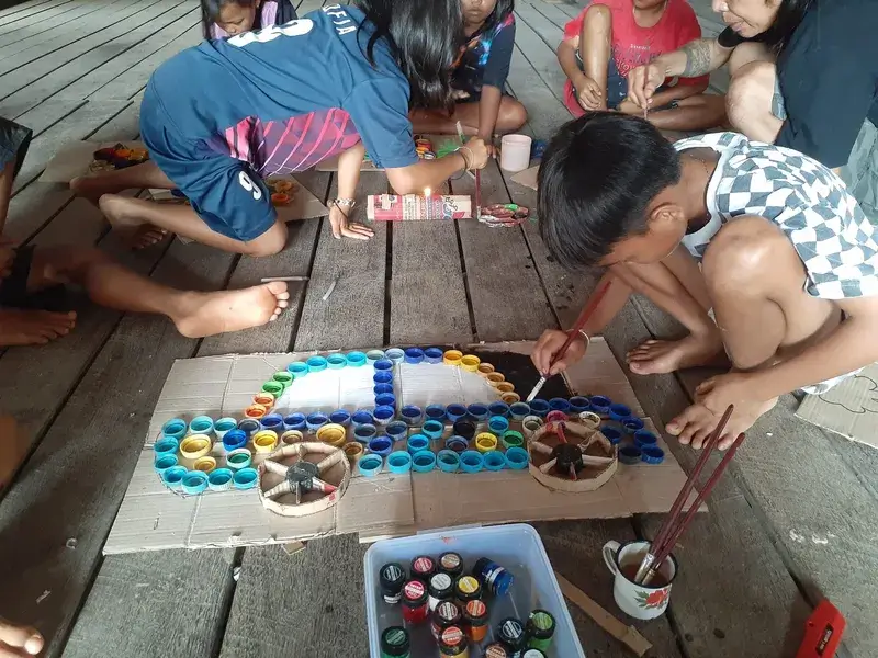 Tim Edukasi YIARI Ajak Anak-Anak Berkreasi Mendaur Ulang Sampah Di Hari Peduli Sampah Nasional
