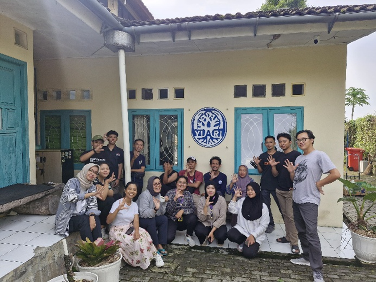 Begadang Bersama Kukang: Pengalaman Magang Sharfina dan Marcella di YIARI Ciapus